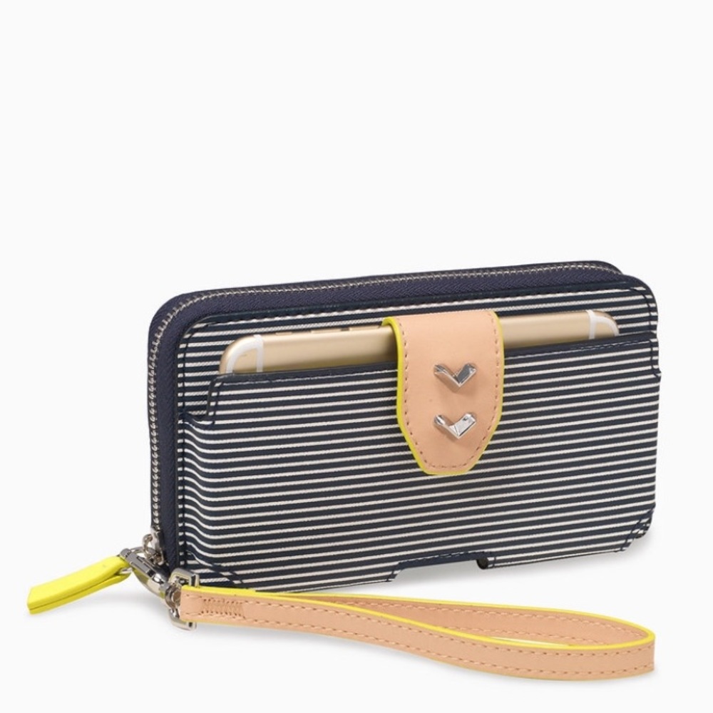 Madison Tech Wallet - Picture 3 of 5